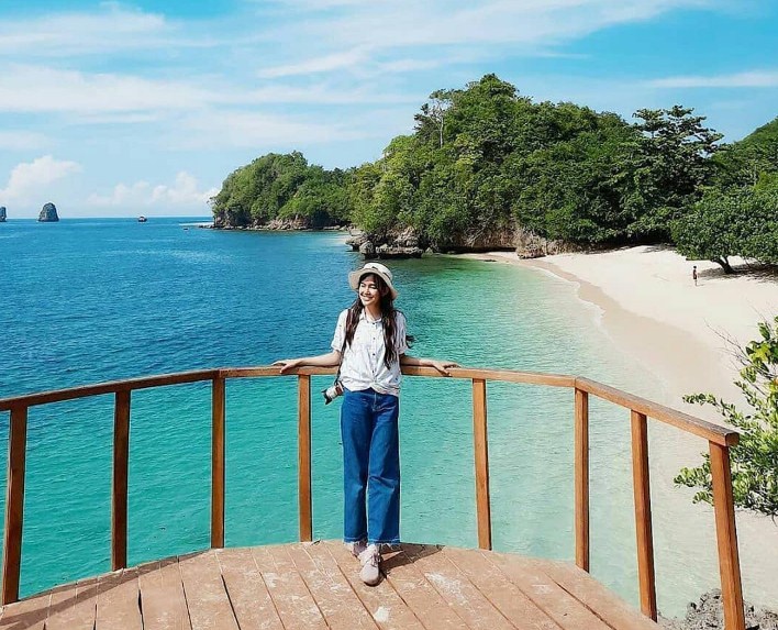 Pantai Pasir Putih Pantai Tiga Warna Pantai Pasir Putih Pantai Tiga Warna